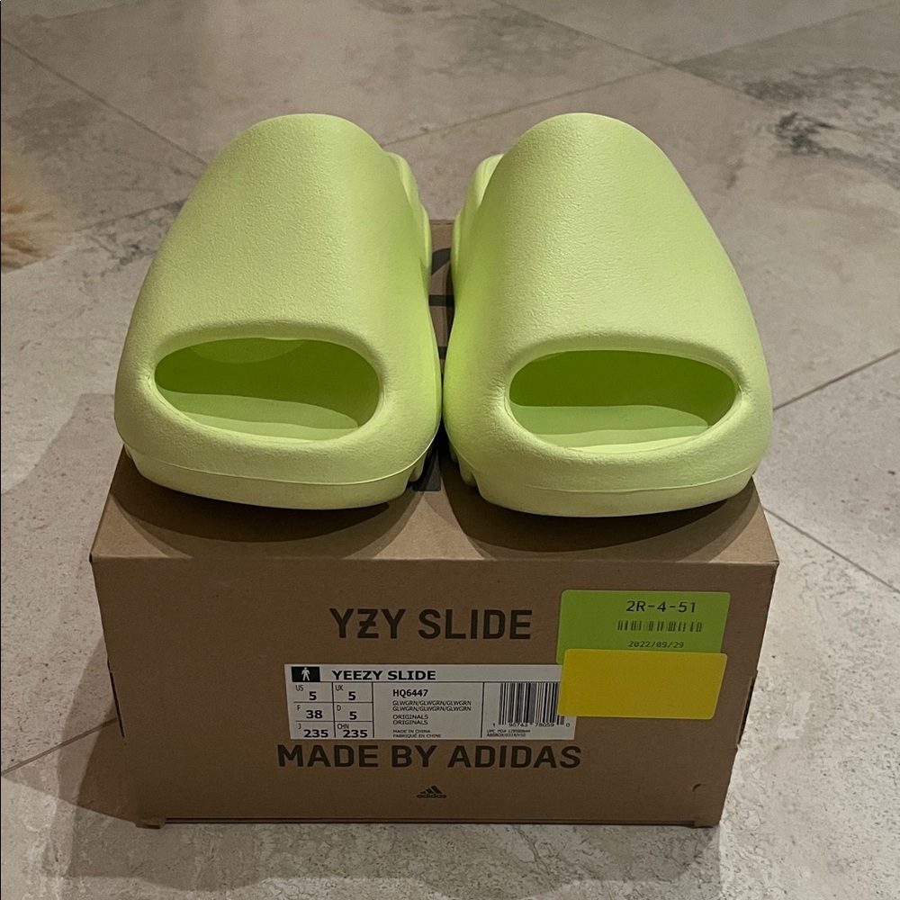 Yeezy Slide in Glow Green Sz 5